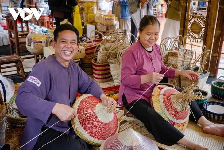 Thang Long-Hanoi-Festival 2025: Ein multikulturelles Bild im im Literaturtempel - ảnh 11