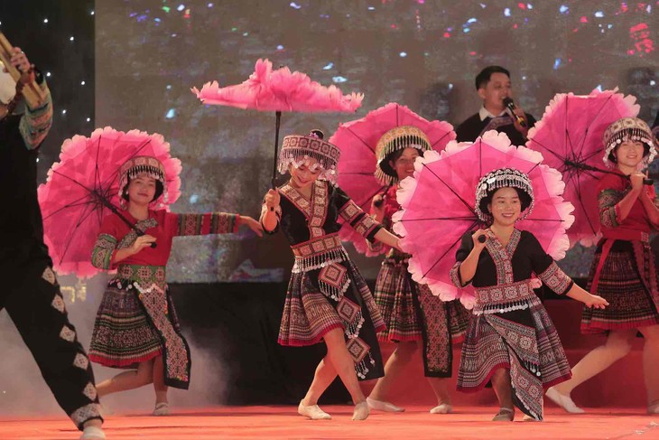 Khen-Festival und das Himalaya-Kirsche-Fest in Mu Cang Chai  - ảnh 1