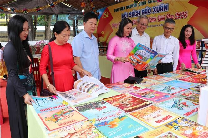 Buch- und Zeitungsfest zum Frühling 2026 in Vinh Long eröffnet - ảnh 1