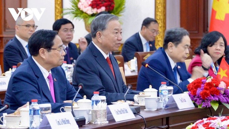 KPV-Generalsekretär To Lam führt Gespräch mit Partei- und Staatschef von Laos Thongloun Sisoulith - ảnh 1