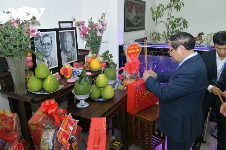 Premierminister Pham Minh Chinh besucht ehemalige Partei- und Staatschefs - ảnh 1