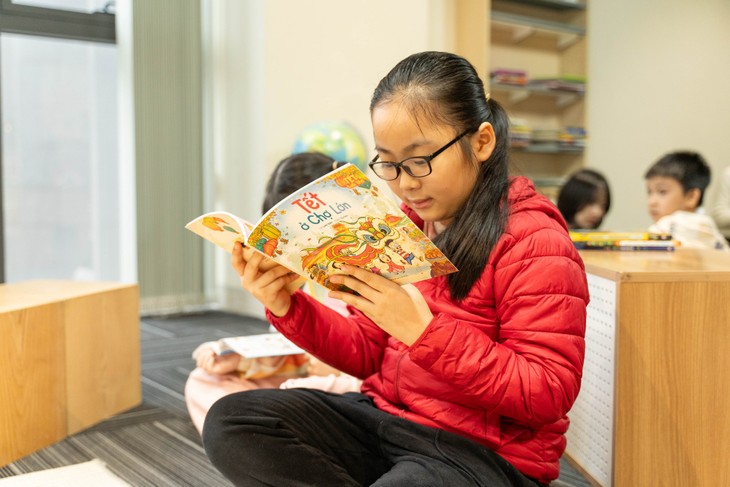 Neujahrsfest Tet: Bücher bringen Kindern Liebe zur vietnamesischen Kultur - ảnh 4