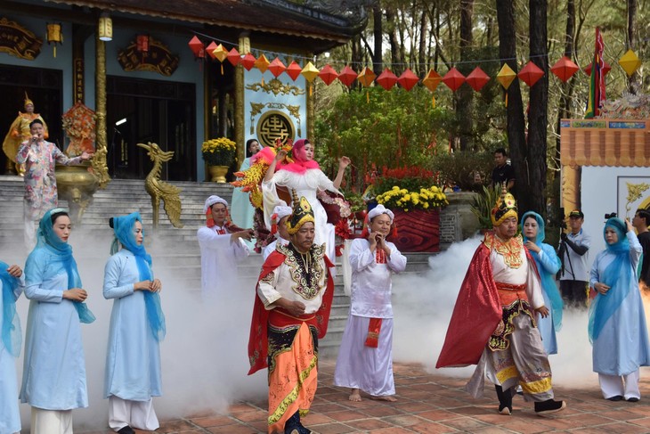 Huyen-Tran-Tempelfest: Verdienst der Vorfahren bei Gründung südlicher Gebiete geehrt - ảnh 1