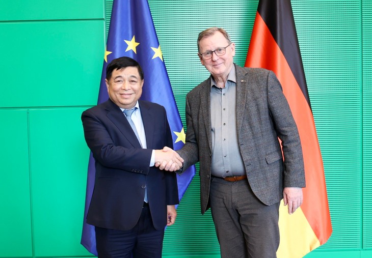 Vizepremierminister Nguyen Chi Dung trifft Vizepräsidenten des Deutschen Bundestages Ramelow - ảnh 1