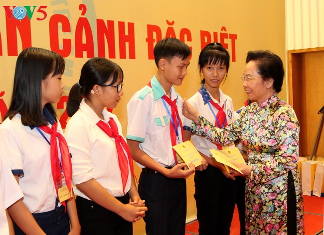 Needy children’s get-together celebrates International Children’s Day  - ảnh 1