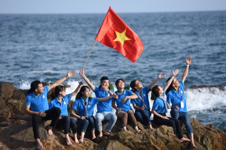  Students respond to 2017 sea and island program  - ảnh 1