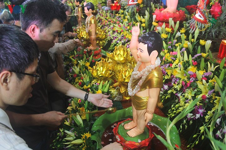 Vesak commemorated across Vietnam - ảnh 2