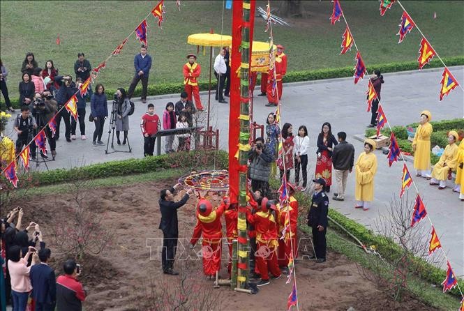 Traditional Tet customs reenacted    - ảnh 1