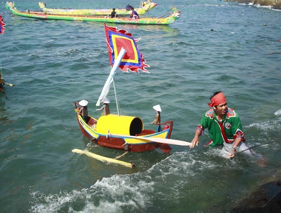 Ly Son island’s ritual commemorates ancient Hoang Sa soldiers - ảnh 3