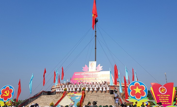 National Reunification Day celebrated across Vietnam - ảnh 1