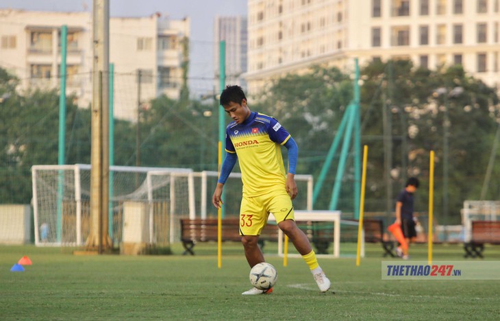 Mac Hong Quan is suitable for the center forward position, says former coach Mai Duc Chung - ảnh 1