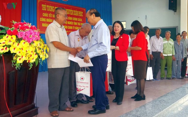 PM pays Tet visit to Mekong Delta provinces  - ảnh 1