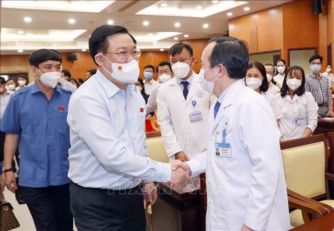 Leaders visit as Vietnam prepares to welcome Lunar New Year - ảnh 2