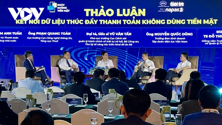 Vietnam pushes up cashless transactions - ảnh 1