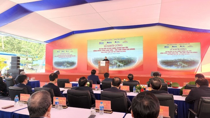 PM launches Dong Dang-Tra Linh expressway project - ảnh 1