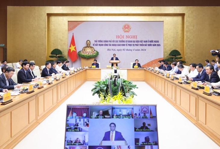 PM calls for breakthroughs in economic diplomacy - ảnh 1