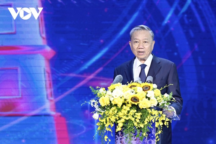 President attends national press awards ceremony  ​ - ảnh 1