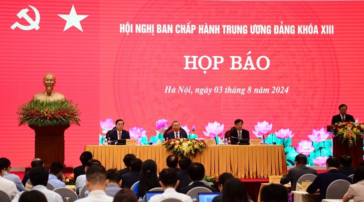 Party General Secretary and State President To Lam chairs international press conference - ảnh 2