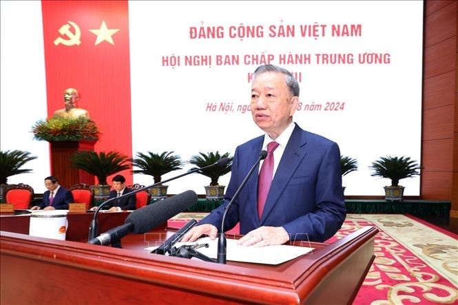 Party General Secretary charts course for strong Party, prosperous Vietnam - ảnh 1