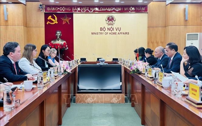 Vietnam consistently respects freedom of belief and religion of all people: official - ảnh 1