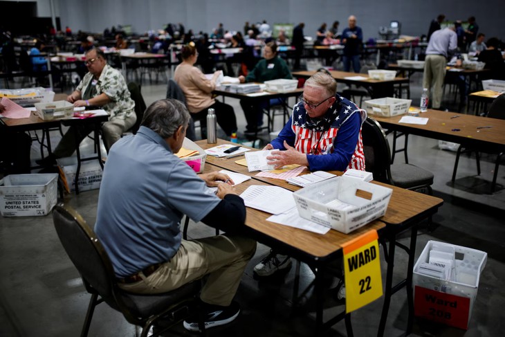 Trump, Harris notch first statewide wins as polls close in US presidential race - ảnh 1