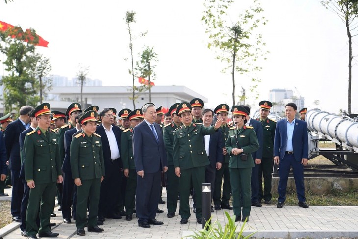 Party leader visits Vietnam Military History Museum - ảnh 1