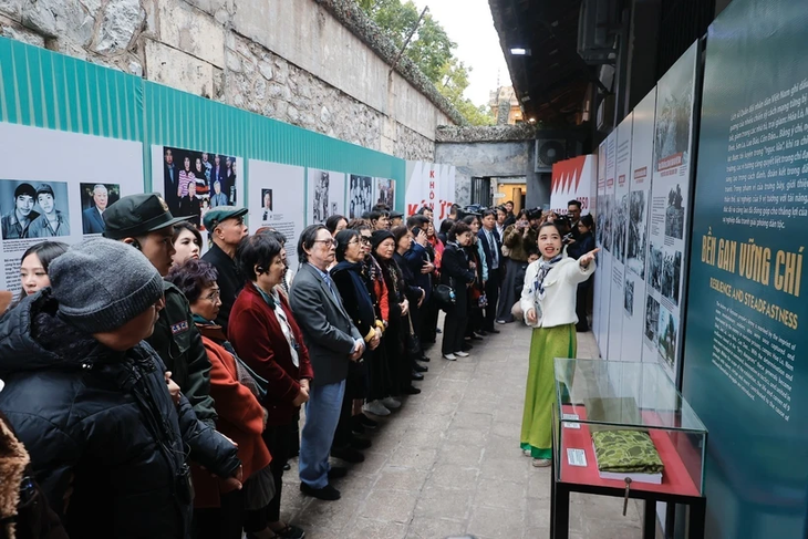 Hanoi’s exhibit pays tribute to Vietnam People's Army - ảnh 1