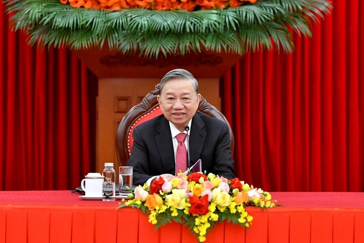 Vietnam, China committed to prioritizing bilateral ties - ảnh 1