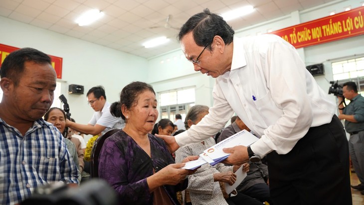 HCM city presents charity houses, Tet gifts to Tay Ninh residents   - ảnh 1