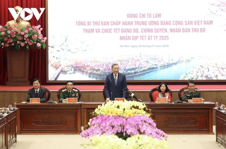 Party chief extends Tet greetings to Hanoi authorities, inspects armed forces’ combat readiness    ​ - ảnh 1