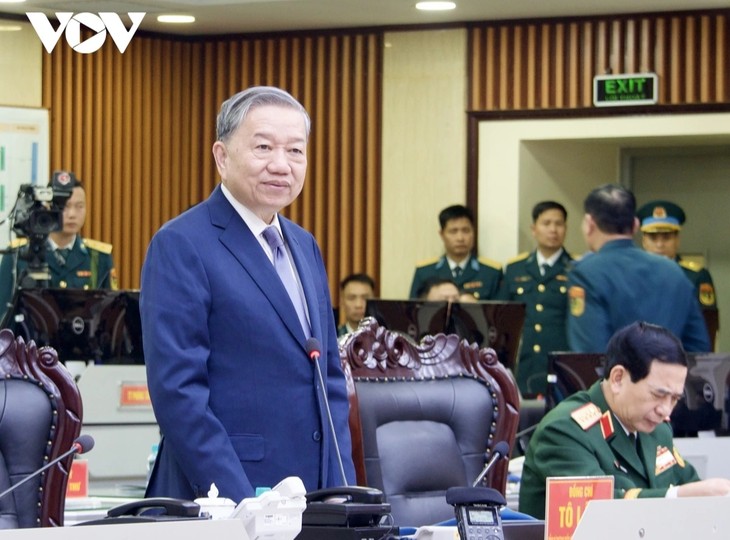 Party chief extends Tet greetings to Hanoi authorities, inspects armed forces’ combat readiness    ​ - ảnh 2