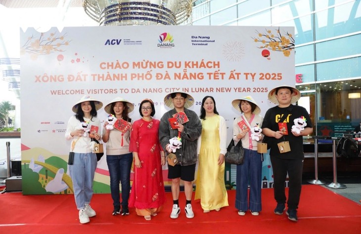 Da Nang, Quang Ninh welcome large number of foreign visitors on Lunar New Year’s Day  ​ - ảnh 1