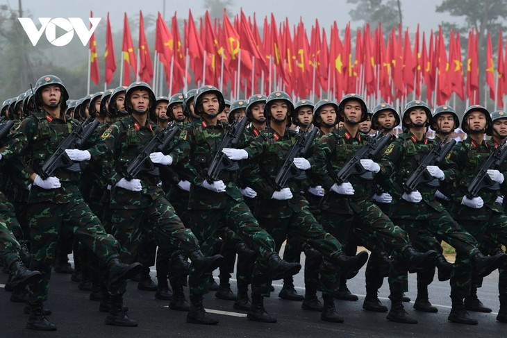 Rehearsal held for military parade commemorating 50 years of national reunification - ảnh 1