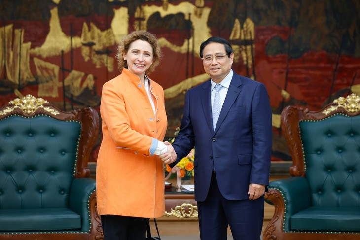 PM urges EIB to provide Vietnam with new-generation ODA loans - ảnh 1