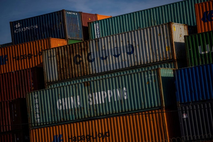 White House would consider cutting China tariffs, source says  - ảnh 1