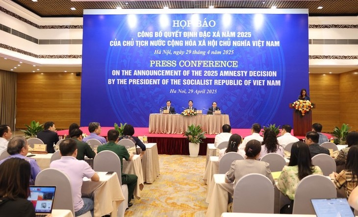 Amnesty granted to 8,000 inmates - ảnh 1