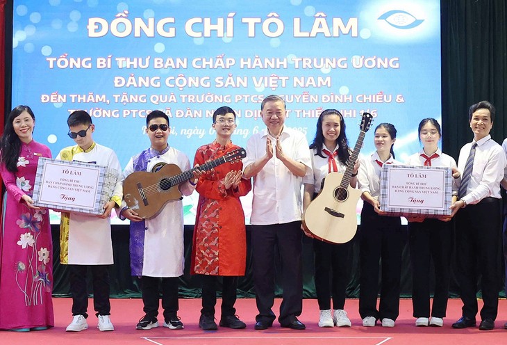 Top leader pushes for inclusive education policy for children with disabilities  - ảnh 2