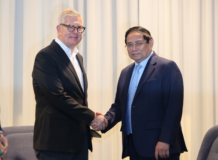 PM urges Ericsson to boost investment, develop 6G and 7G in Vietnam - ảnh 1