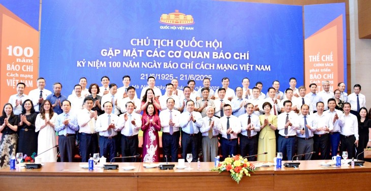 Press brings National Assembly closer to voters: Top legislator  - ảnh 1