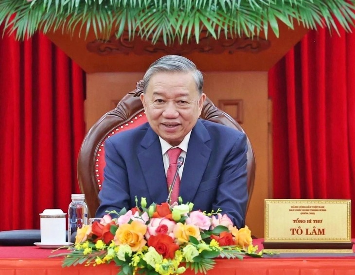 Vietnam’s top leader, US President discuss bilateral ties, trade issues - ảnh 1