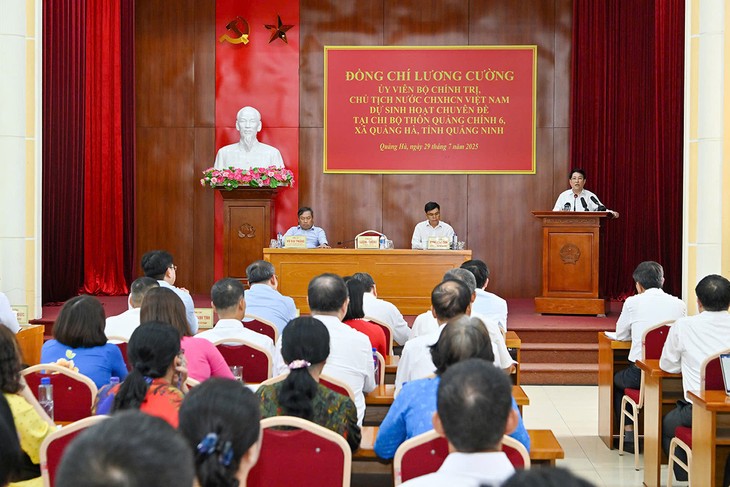President stresses grassroots democracy in building people-centered government - ảnh 1