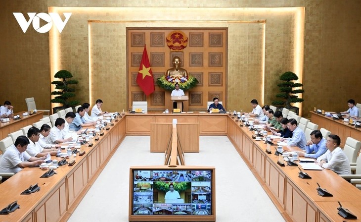 PM urges swift action to restore services, livelihoods post-typhoon Bualoi - ảnh 1