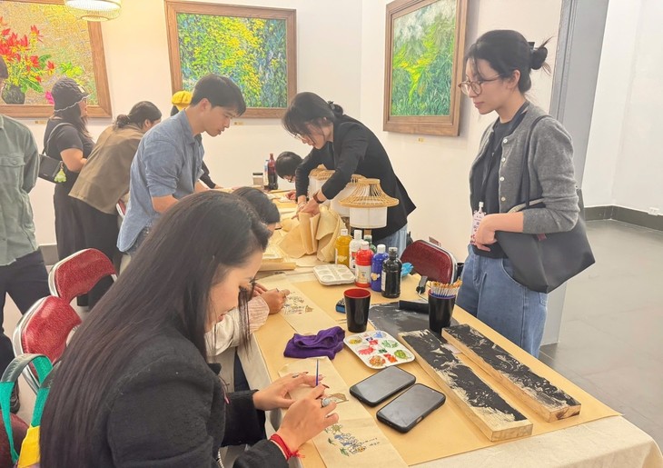 For the first time, Vietnam Fine Arts Museum opens its doors at night - ảnh 2