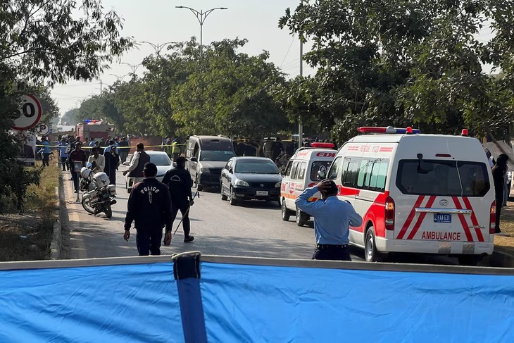 At least 12 killed in suicide bombing in Pakistan's capital - ảnh 1