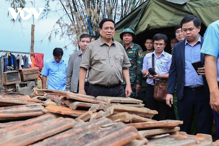 PM launches rapid campaign to rebuild, repair homes for flood-affected communities  - ảnh 2