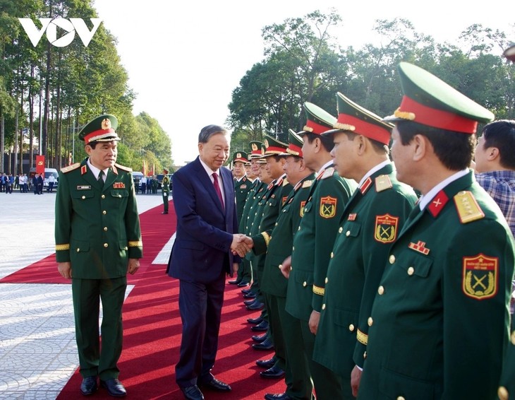 Party leader highlights decisive role of Party leadership over Vietnam People’s Army - ảnh 1