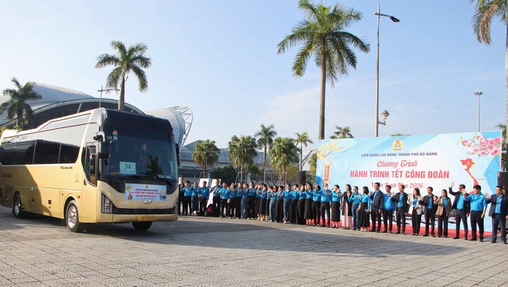Da Nang supports workers returning home for Tet - ảnh 1