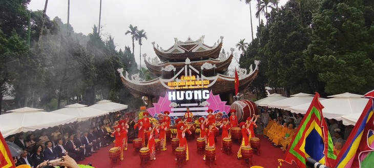 Huong Pagoda Festival opens, aiming for year-round tourism - ảnh 1