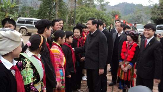 ประธานแห่งรัฐเจืองเตินซางลงพื้นที่จังหวัดเตวียนกวาง  - ảnh 1