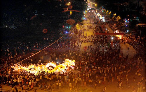 สาร์ทไหว้พระจันทร์ที่จังหวัดเตวียนกวาง  - ảnh 4